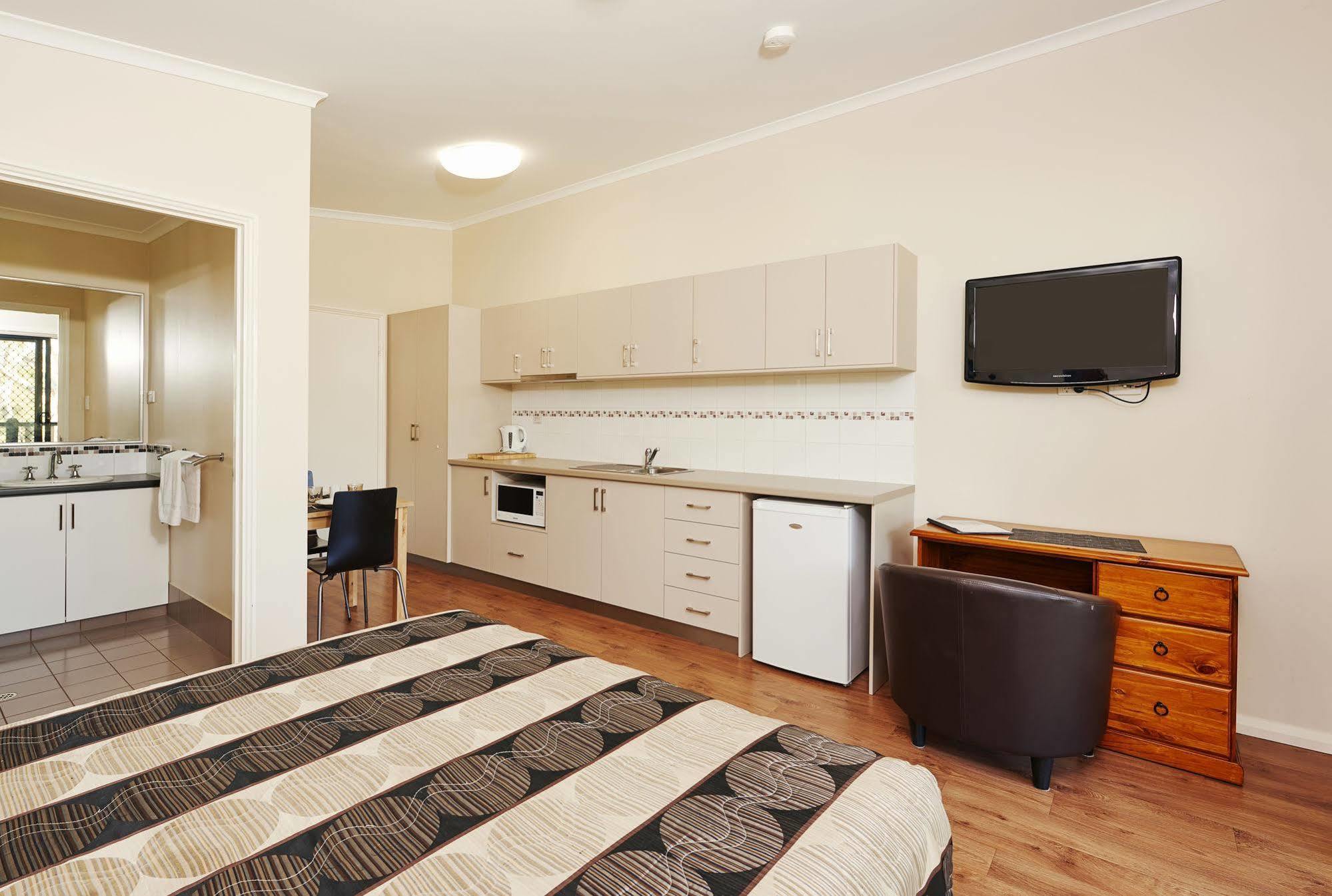 Big4 Perth Midland Tourist Park Hotel Middle Swan Exterior photo