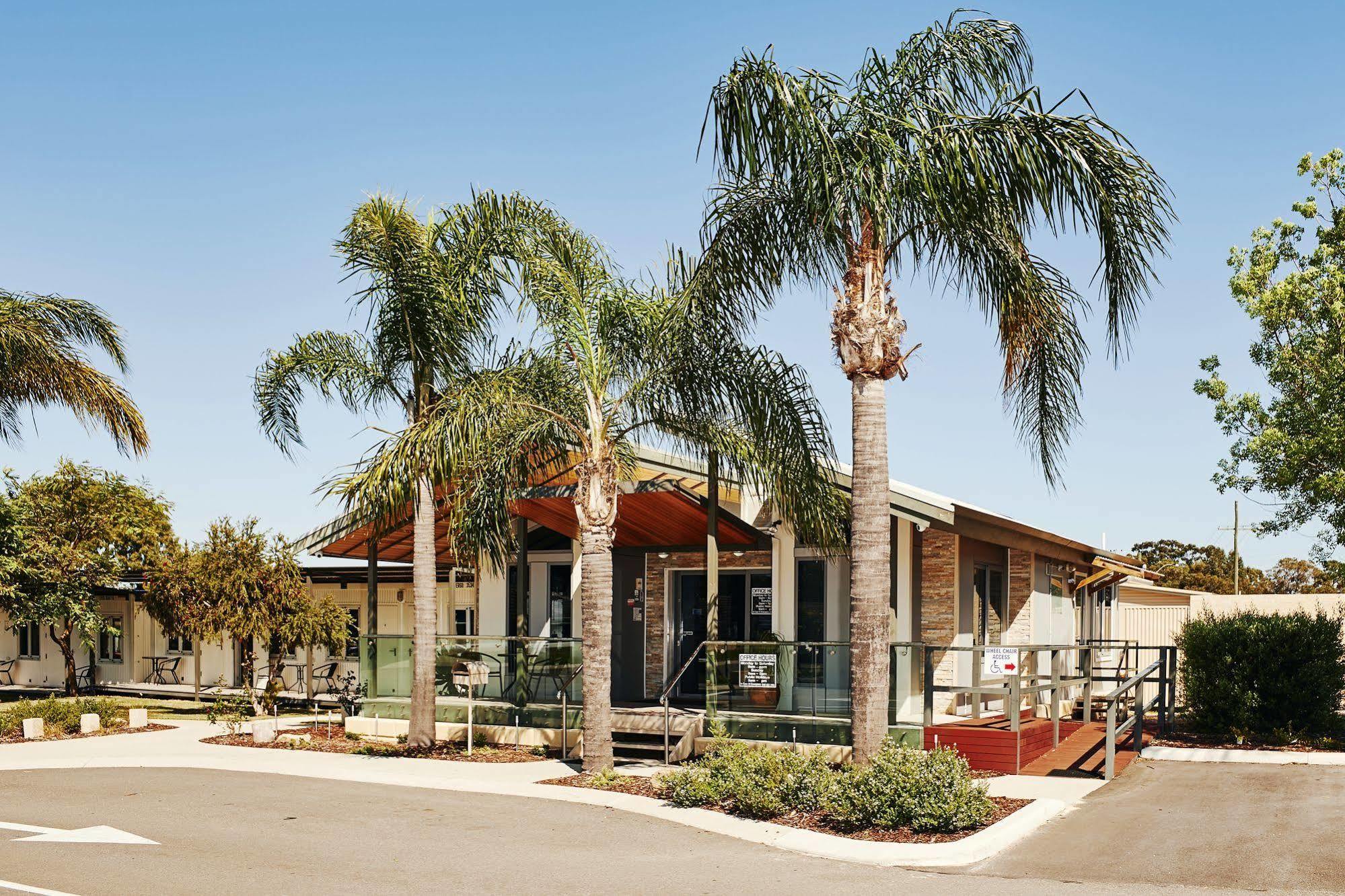 Big4 Perth Midland Tourist Park Hotel Middle Swan Exterior photo
